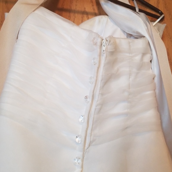 Wedding dress - Picture 3 of 6